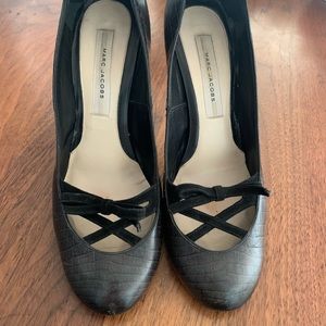 Pre-Owned MARC JACOBS Croc Embossed Pumps Size 38